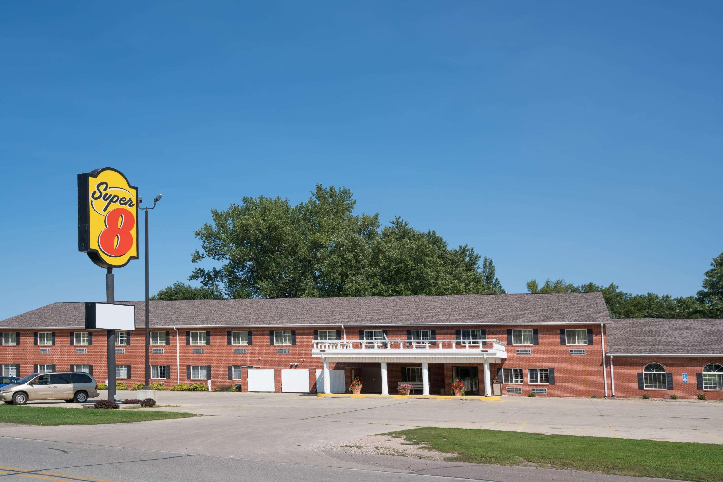 Super 8 By Wyndham Sheldon Exterior foto